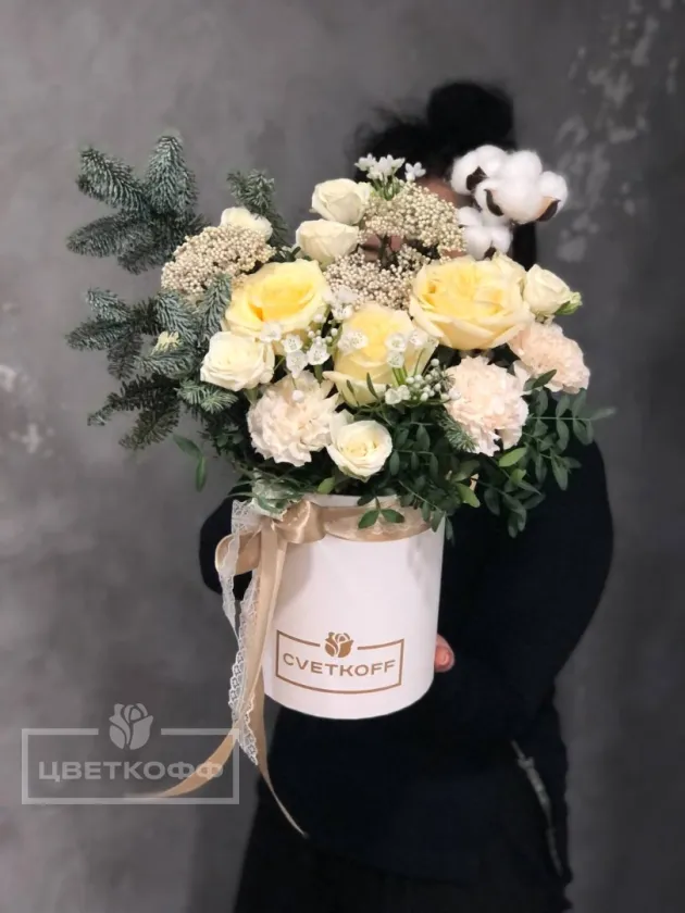 Шляпная коробка с нобилисом и пионовидной розой