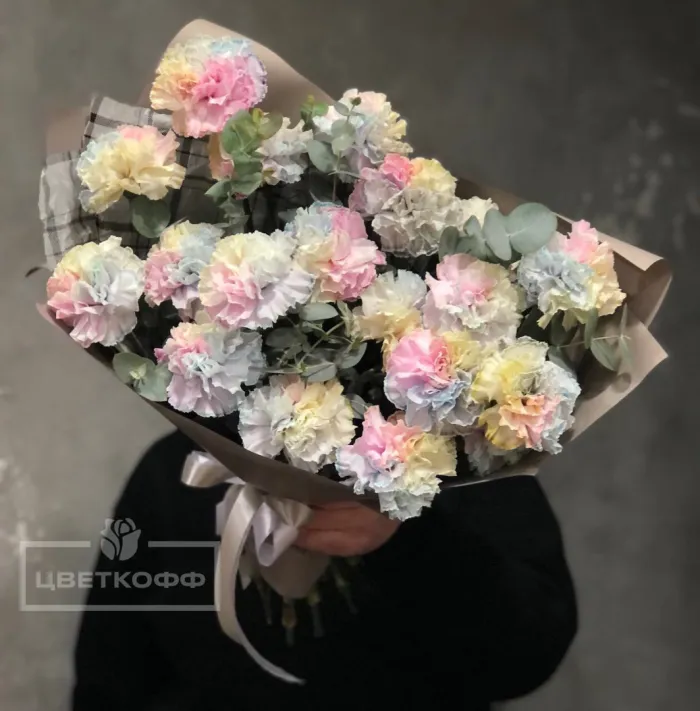 Радужные диантусы с эвкалиптом