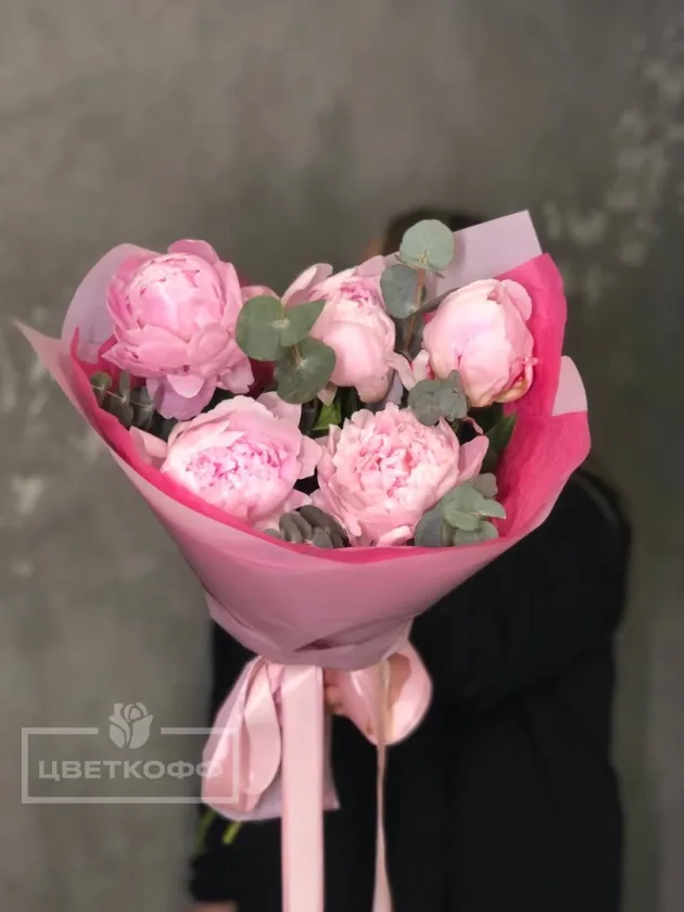Букет из 5 пионов