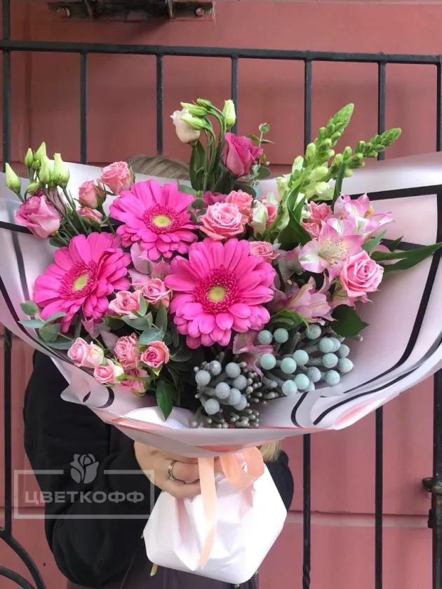 Нежный букет с брунией