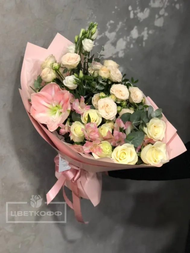 Сборный букет с амариллисом