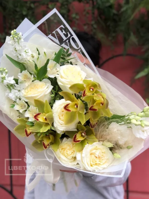 Авторский букет с орхидеей