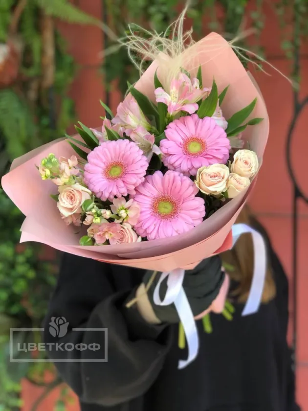 Нежный букет с герберой