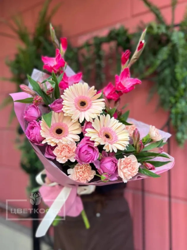 Сборный букет с гладиолусом №2