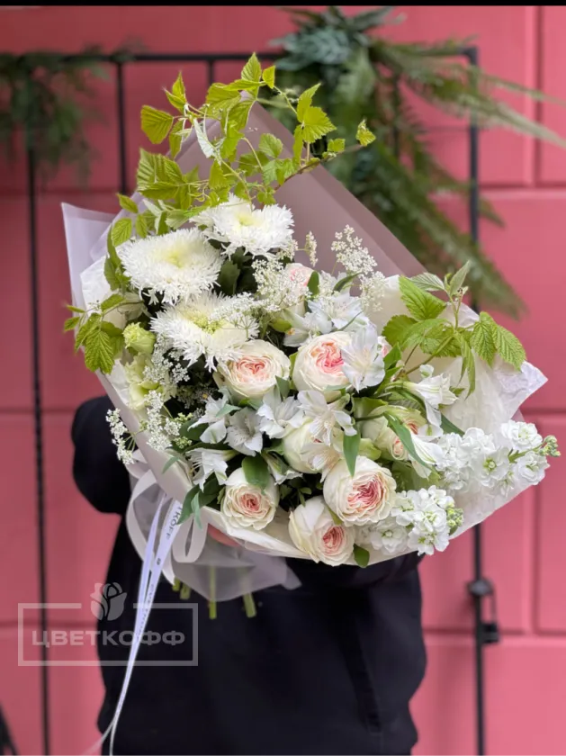 Авторский букет с малиной 