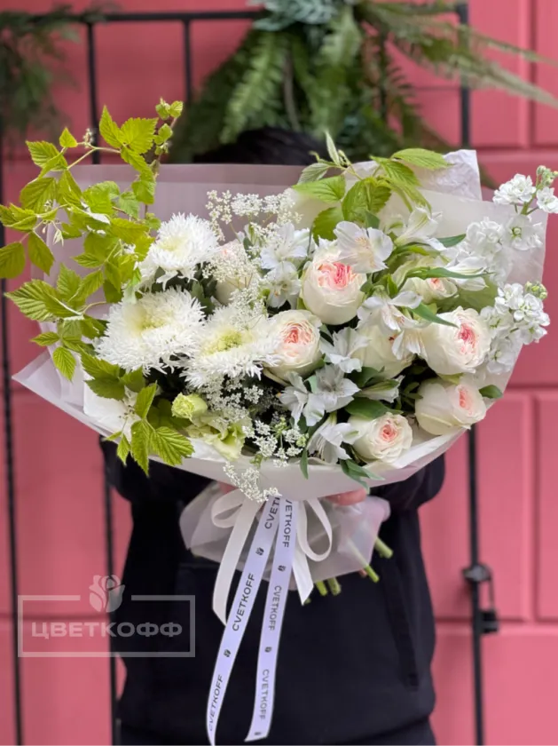 Авторский букет с малиной 