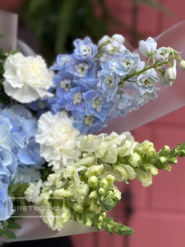 Авторский букет с гортензией «Летнее небо»