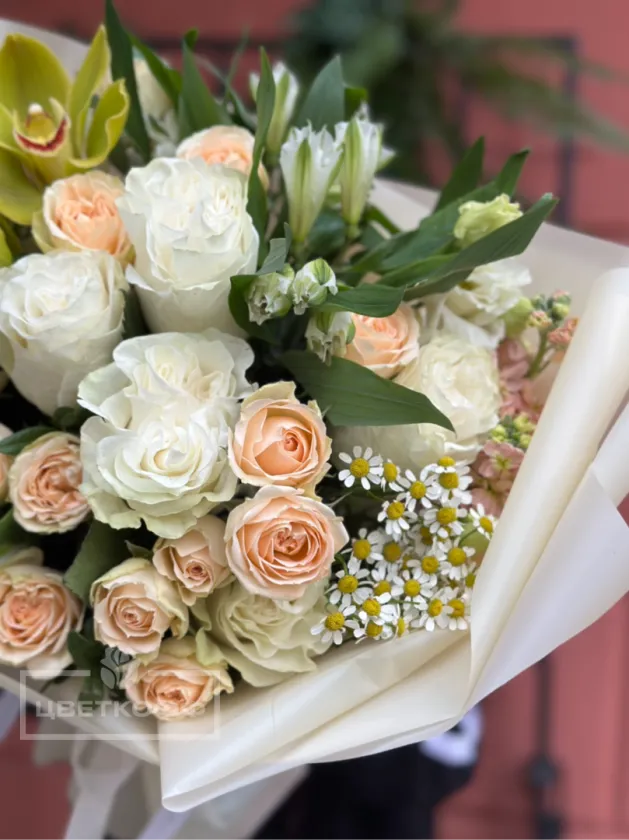 Сборный букет с орхидеями «1123»