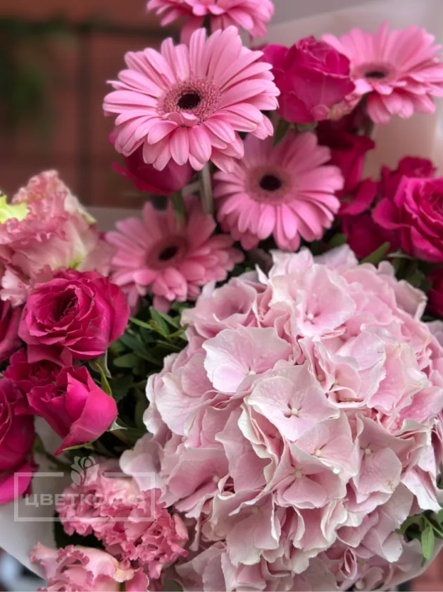 Сборный букет с гортензией «Малинка»