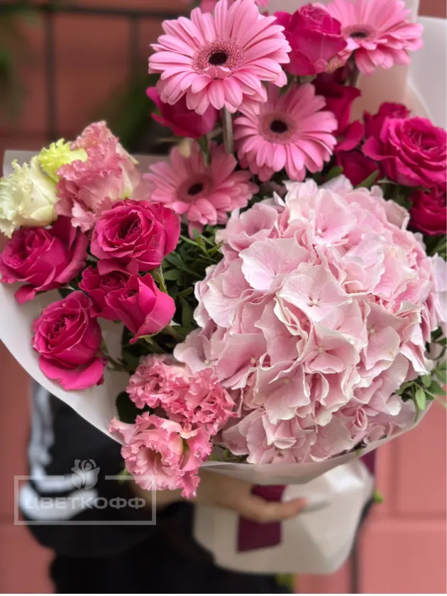 Сборный букет с гортензией «Малинка»