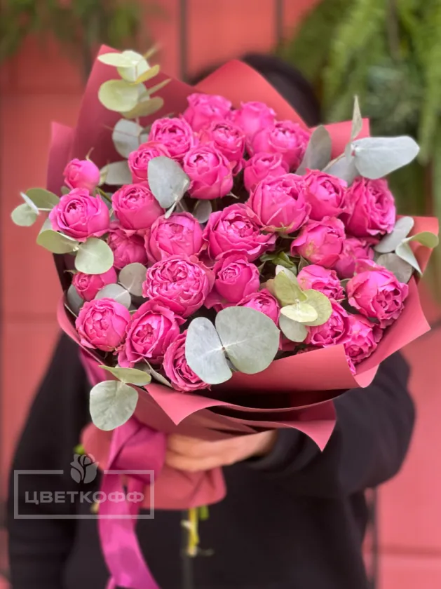 Букет из 7 пионовидных роз «Мисти баблс»