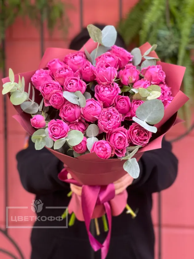 Букет из 7 пионовидных роз «Мисти баблс»