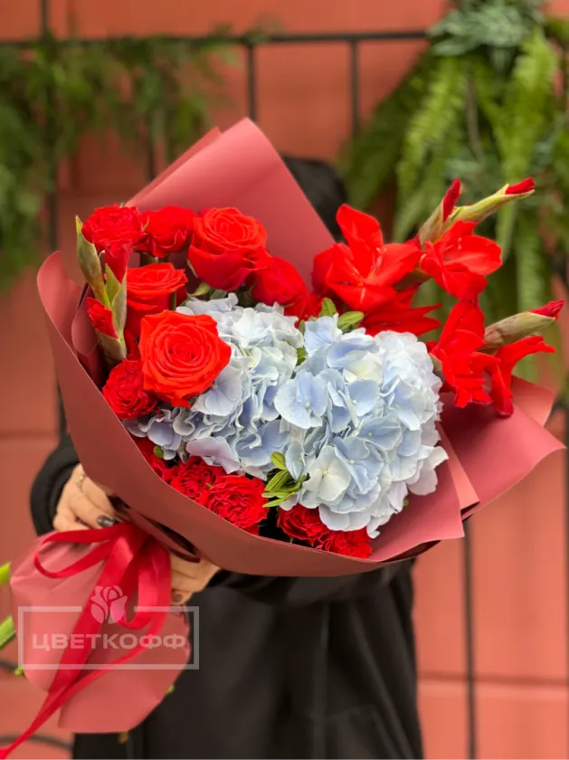 Сборный букет  с гортензией и гладиолусами «6644»