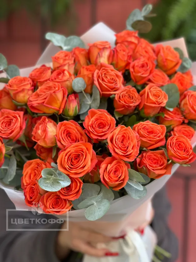 Монобукет из оранжевых 9 кустовых роз 