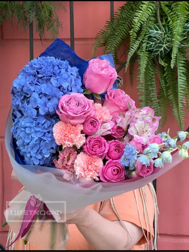 Авторский букет с гортензией «Лето 2025»