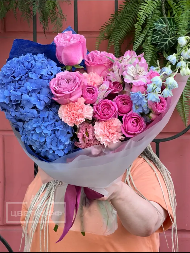 Авторский букет с гортензией «Лето 2025»