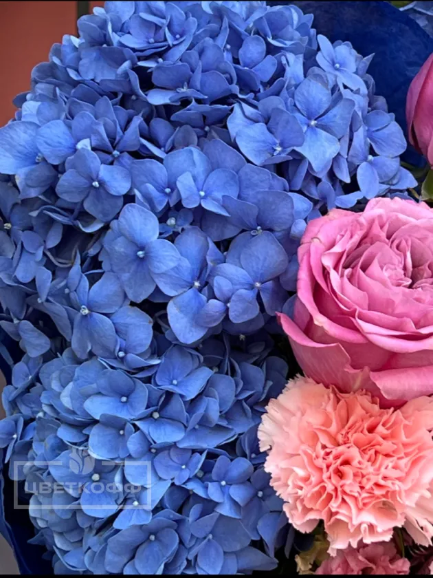 Авторский букет с гортензией «Лето 2025»