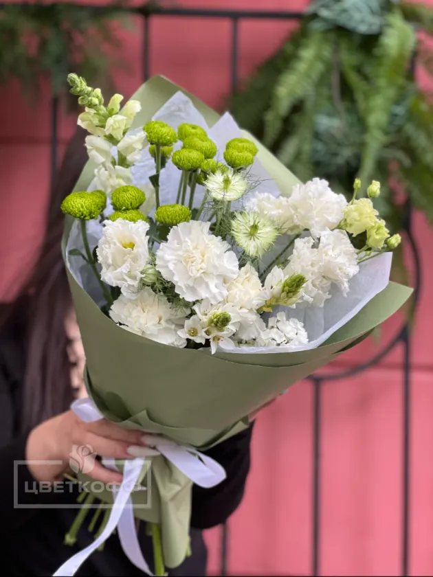 Сборный светлый букет №44
