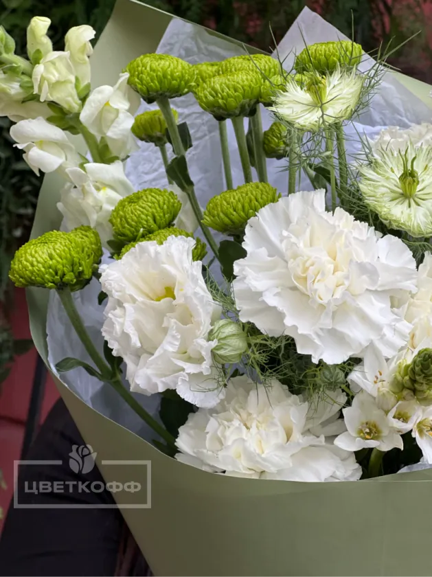 Сборный светлый букет №44