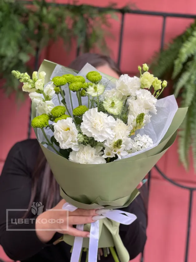 Сборный светлый букет №44