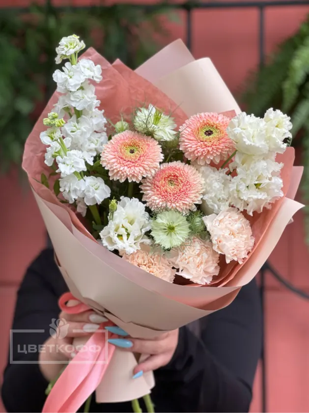 Сборный букет с сортовой герберой №45