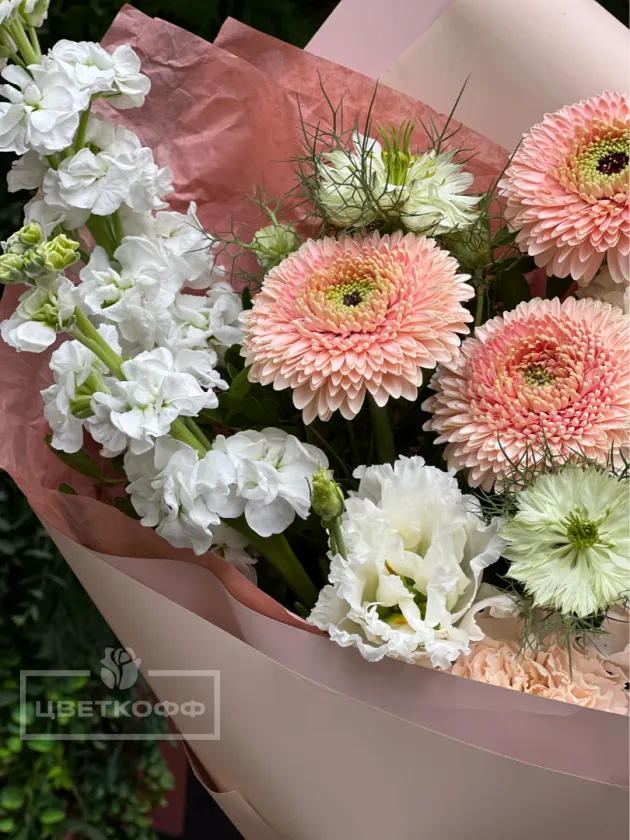 Сборный букет с сортовой герберой №45
