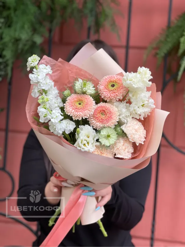Сборный букет с сортовой герберой №45