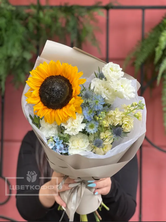 Сборный букет с подсолнухом «Модерн»
