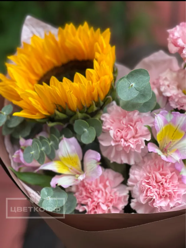 Сборный букет с подсолнухом №9