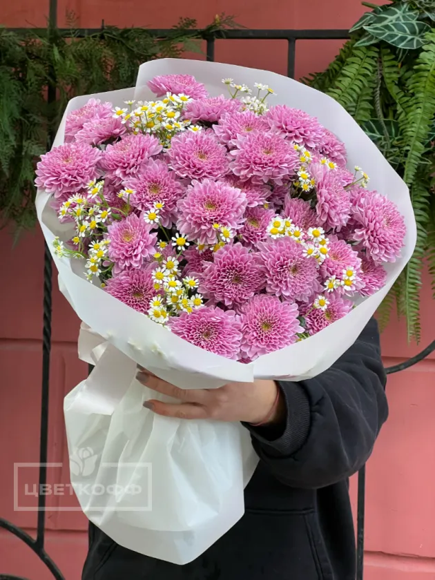 Монобукет из сортовых кустовых хризантем
