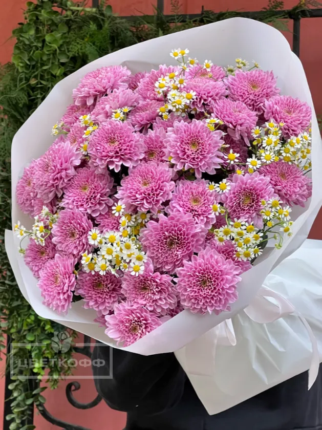 Монобукет из сортовых кустовых хризантем