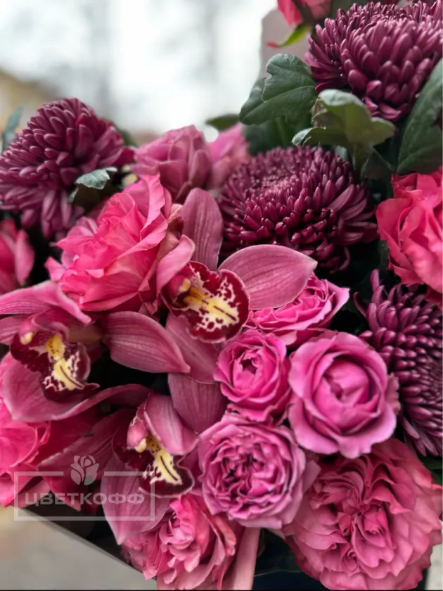 Авторский букет с сезонными цветами «Любящее сердце»