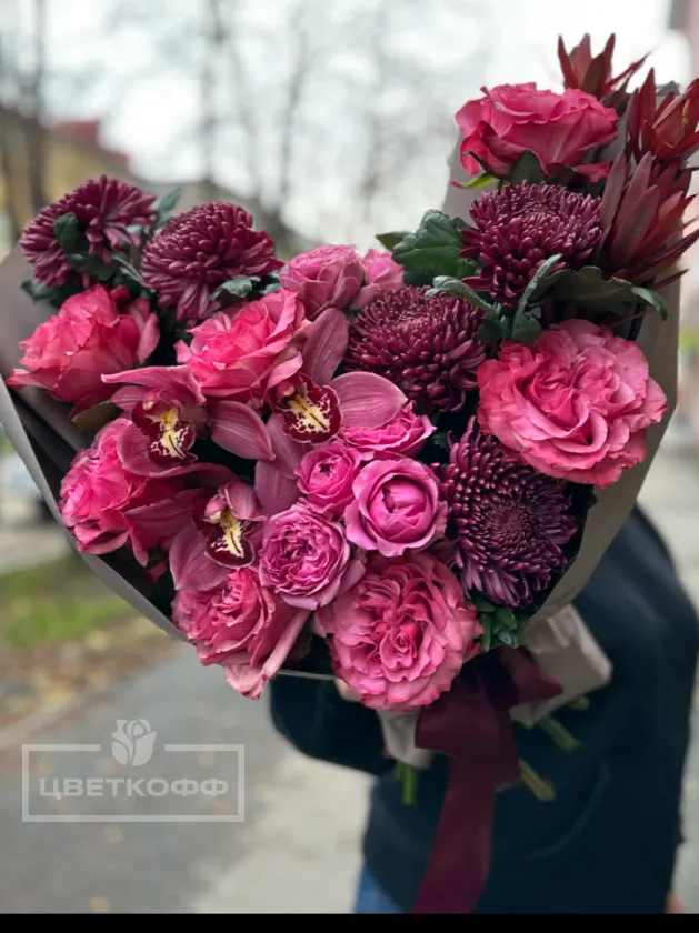 Авторский букет с сезонными цветами «Любящее сердце»