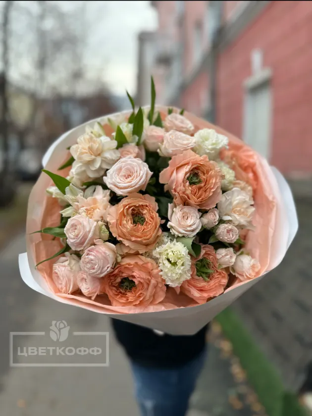 Сборный букет «Персиковый сад»