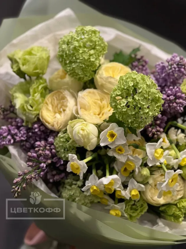 Сборный букет с сиренью и пионовидными розами « Ароматный»