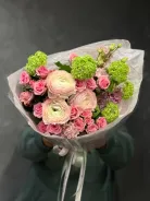 Сборный букет с ранункулюсами «вальс цветов»