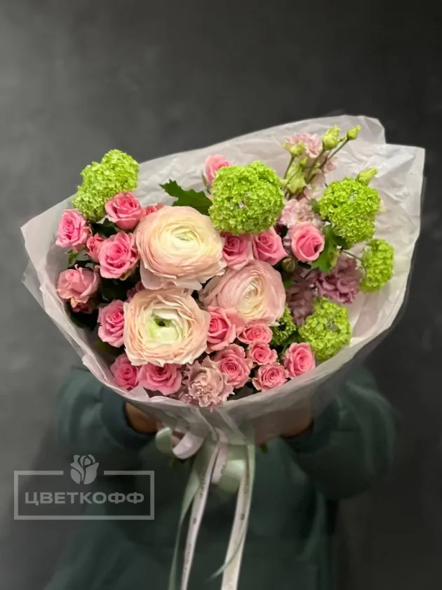 Сборный букет с ранункулюсами «вальс цветов»