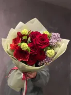 Сборный букет с амариллисом и сиренью