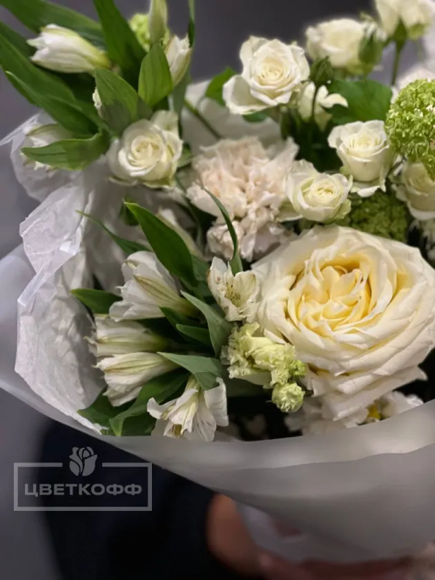 Сборный букет с пионовидной розой «нежность утра»