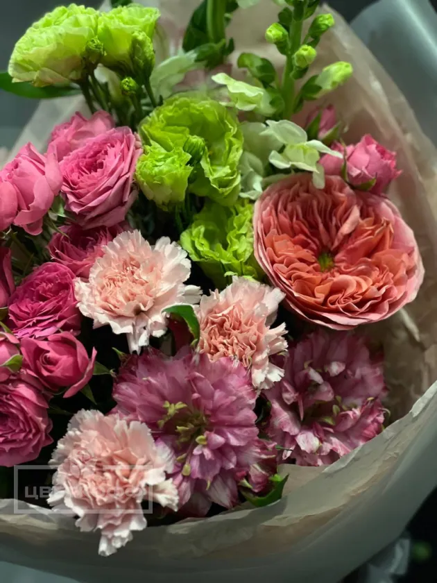 Сборный букет с пионовидной розой «палитра чувств»