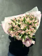 Букет из 17 розовых альстромерий