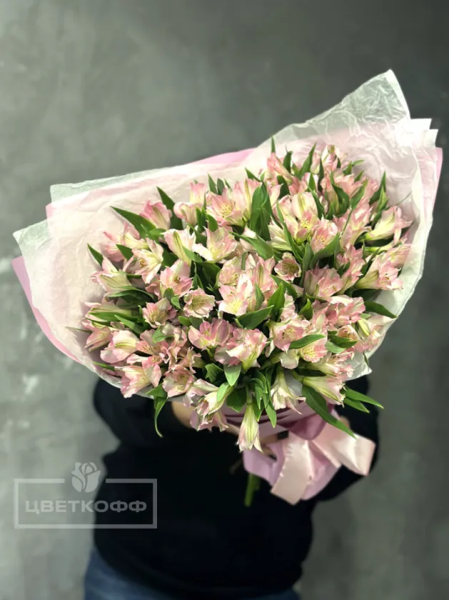 Букет из 17 розовых альстромерий
