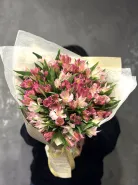 Розовый микс из 15 альстромерий