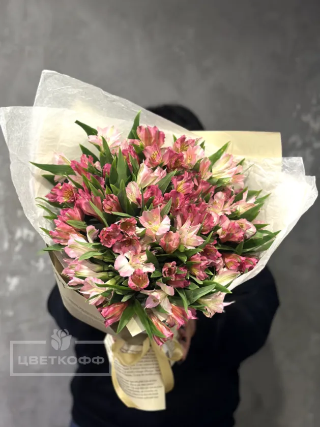 Розовый микс из 15 альстромерий