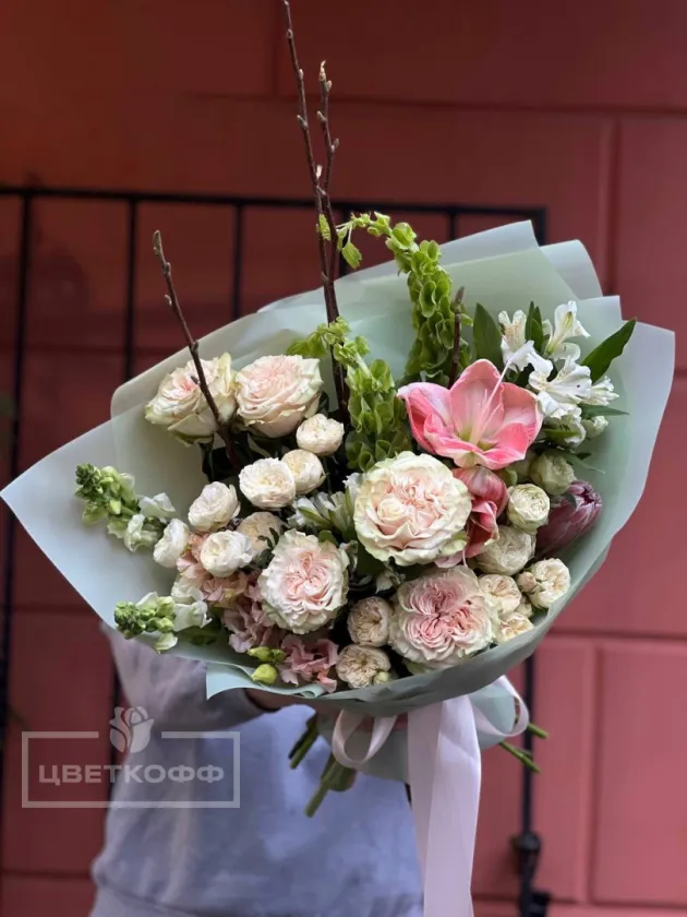 Сборный букет с амариллисом