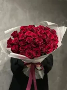 Букет из 35 красных роз в матовой пленке