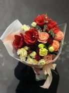 Сборный букет с амариллисом «факел любви»