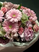 Сборный букет с герберой «зефирка»