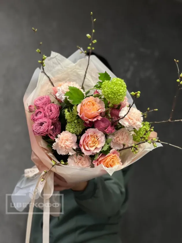 Сборный букет с пионовидной розой «весна»
