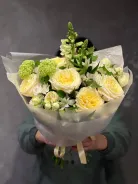 Сборный букет с пионовидными розами «симфония утра»